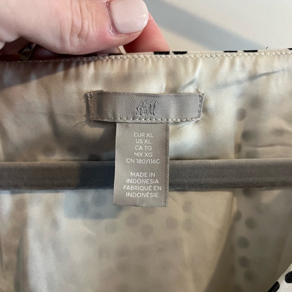 H&M Black and White Wrap Sundress with Bishop Sleeves - Picture 3 of 4